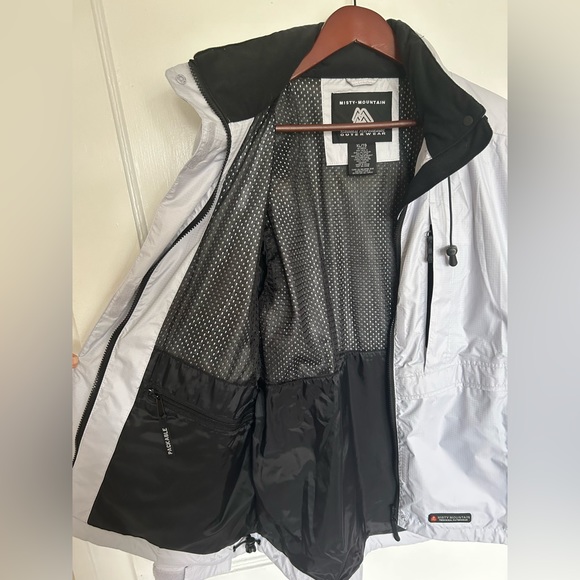Misty Mountain Waterproof Windbreaker - Picture 7 of 15